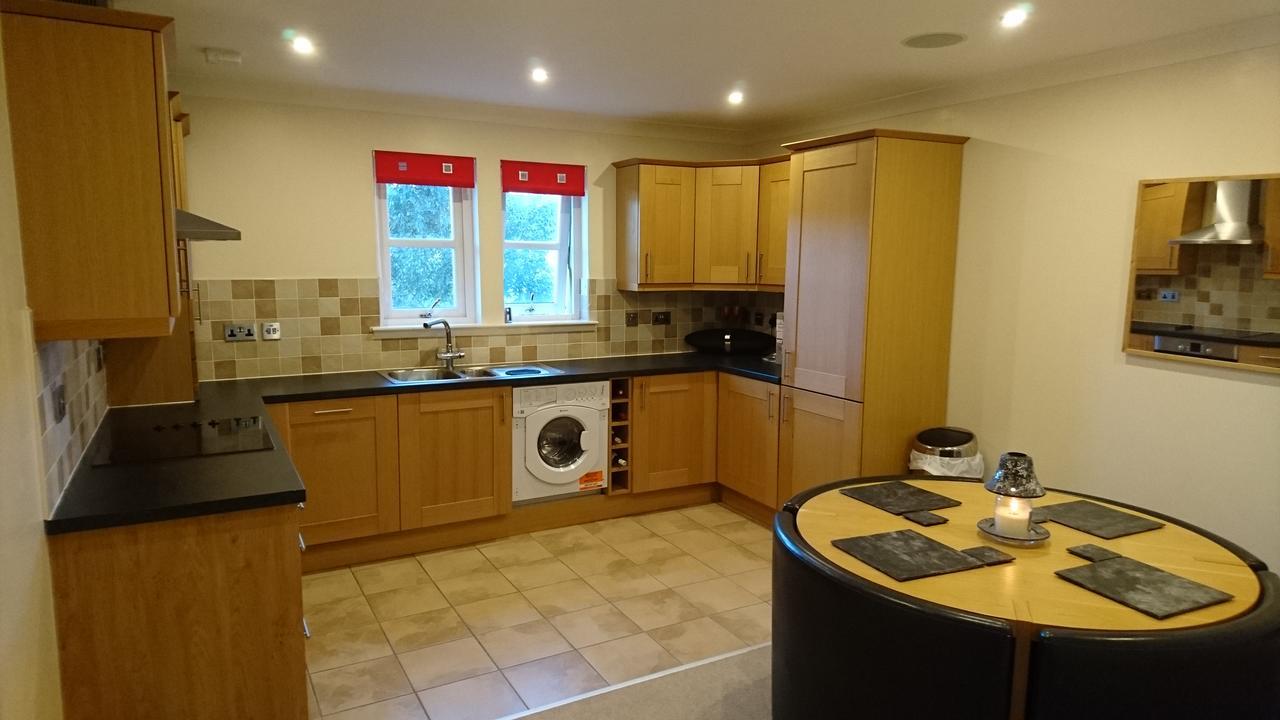 Crown Luxury Serviced Apartment Инвернес Екстериор снимка