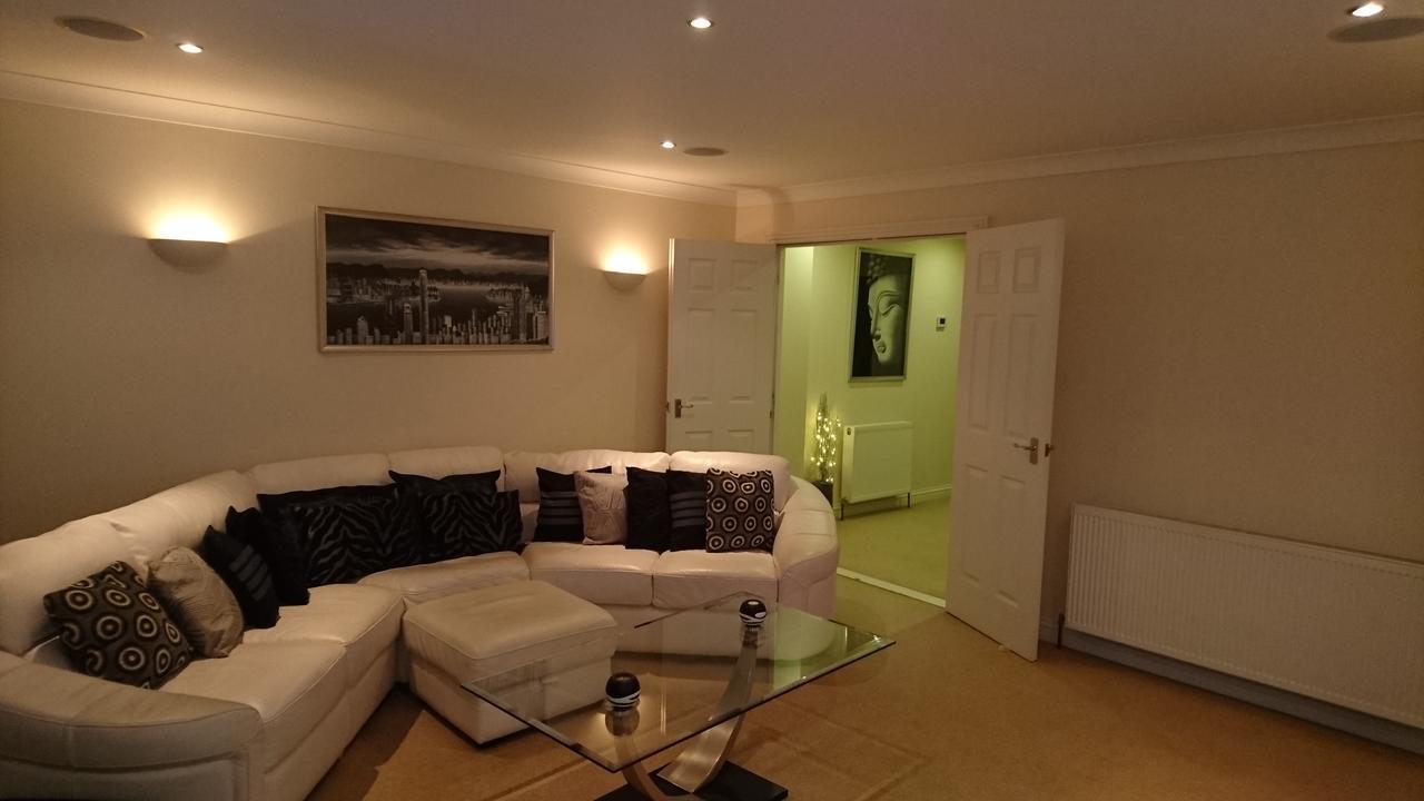 Crown Luxury Serviced Apartment Инвернес Екстериор снимка
