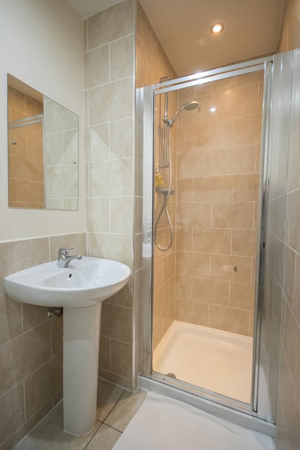 Crown Luxury Serviced Apartment Инвернес Екстериор снимка