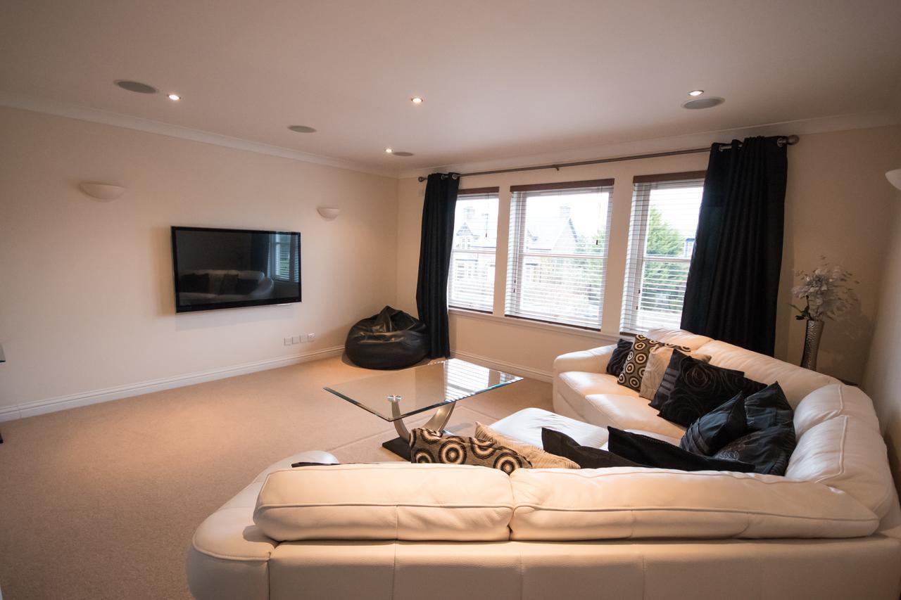 Crown Luxury Serviced Apartment Инвернес Екстериор снимка