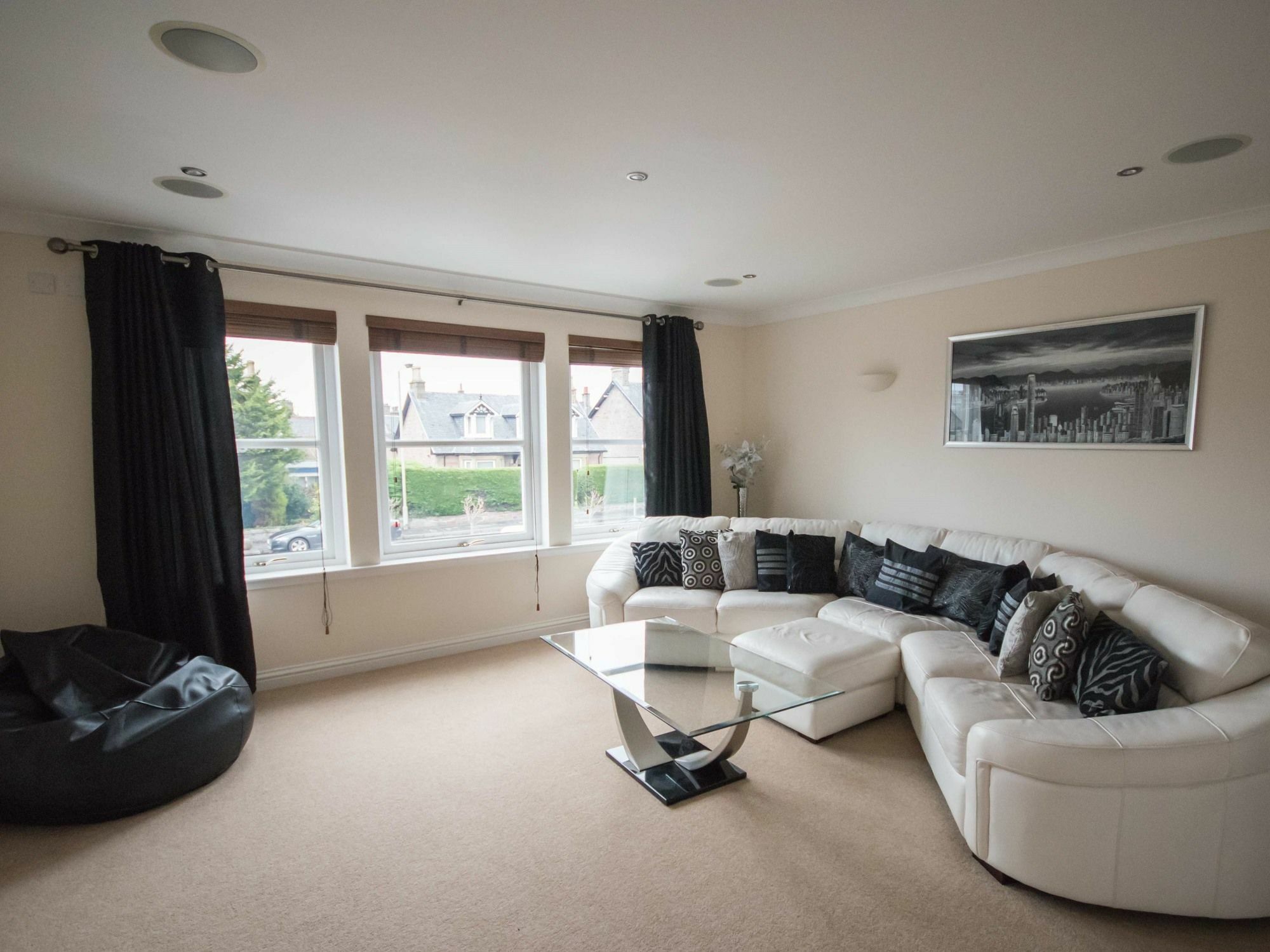 Crown Luxury Serviced Apartment Инвернес Екстериор снимка